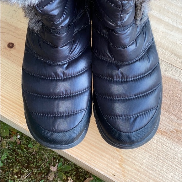 The North Face ThermoBall 11 Quilted Winter Boots - Picture 10 of 11